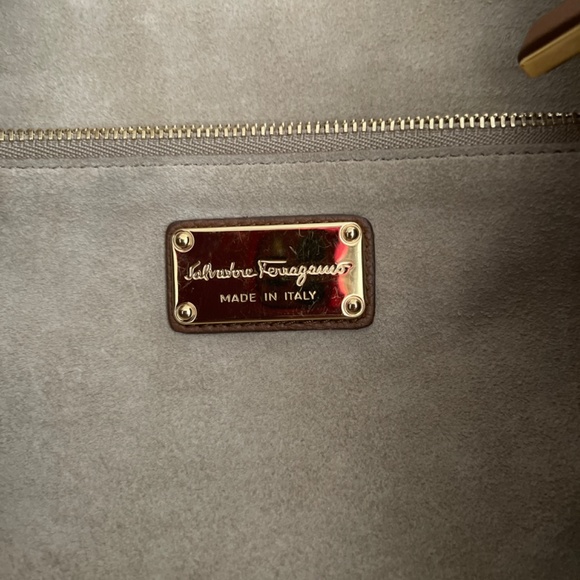 Salvatore Ferragamo Gancio Hobo in Calf Skin - Picture 6 of 7